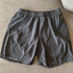 (M) Black lululemon Shorts.
